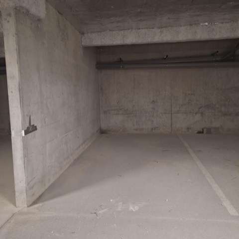 INTRA - Place de parking à louer à