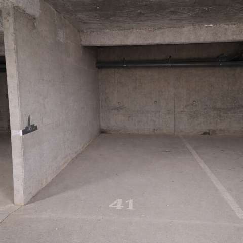 INTRA - Place de parking à louer à