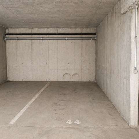 INTRA - Place de parking à louer à