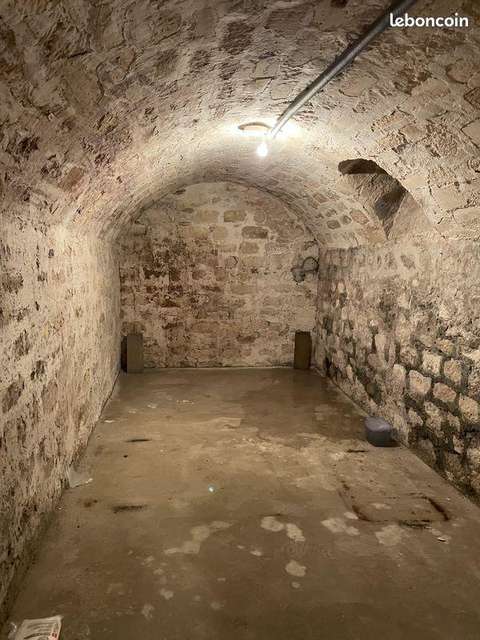 Cave 31m3/13m2, au 3 Bvd de Bonne-Nouvelle (sec,