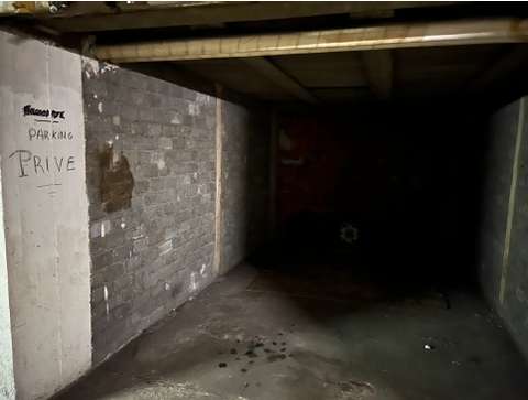 Emplacement de stationnement 12m2 - Avenue Claude Vellefaux