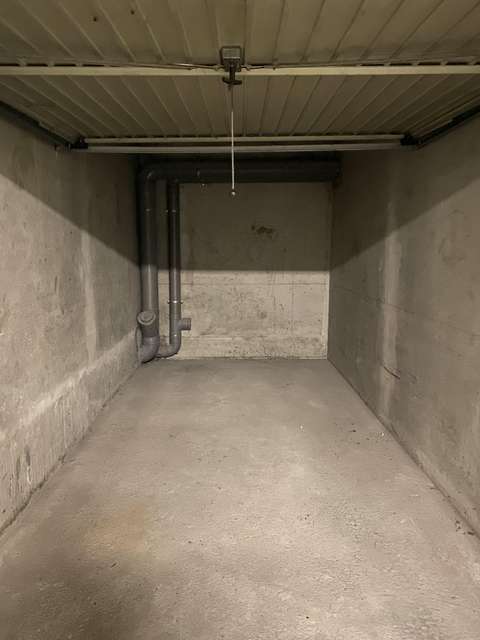 OULLINS CENTRE Box garage 12m2 parking souterrain