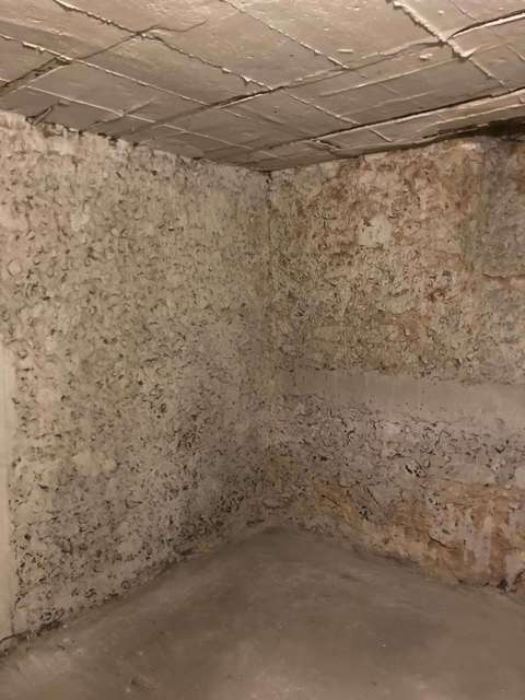 Cave 10 m2 sol bétonné Paris 16 -