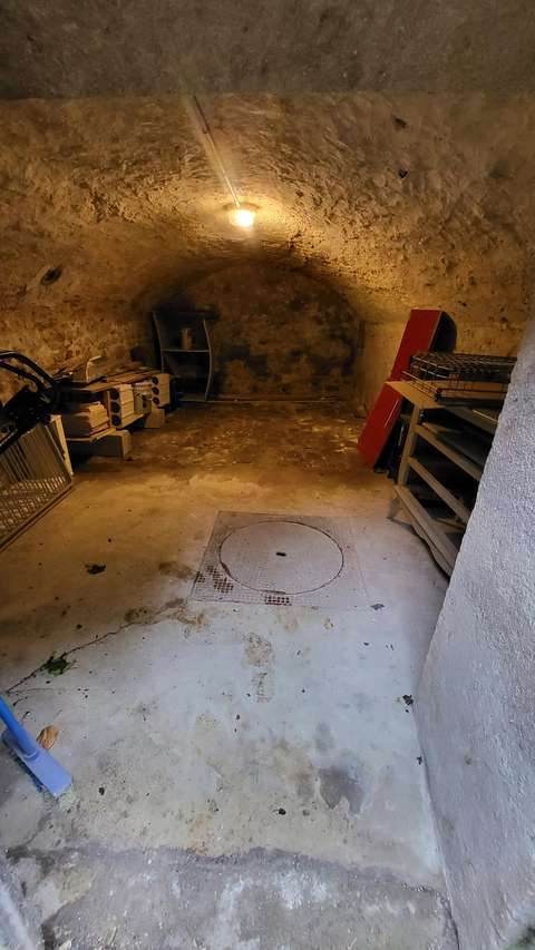 Cave pour stockage à 2 minutes à pied