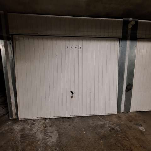 Garage/Box 14 m2 à Bordeaux