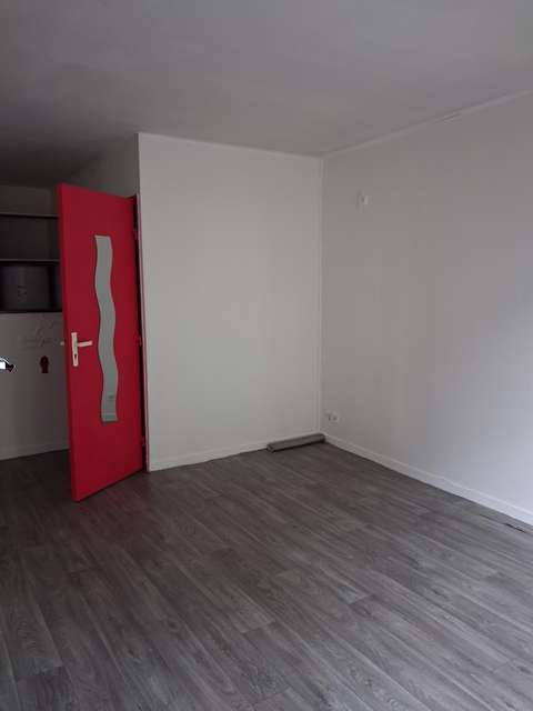 4 euros la valise - carton dans logement