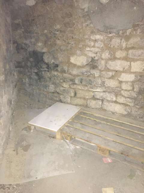 cave située au métro Dupleix