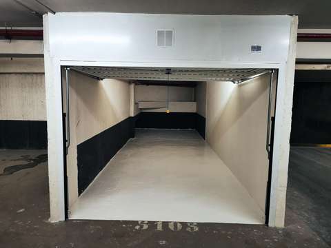 Très grand box double 23 m2