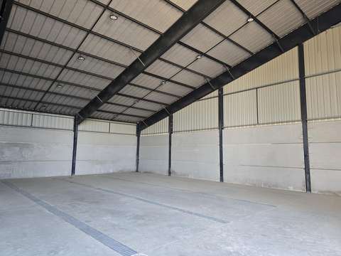 Grand espace de stockage (entrepôts, caravanes, dépôt...)