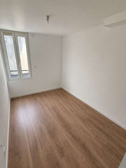 Local 10m² à louer - stockage, Pontoise