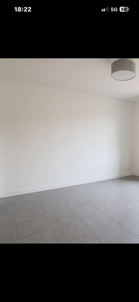 Local 80 m2 bien isolé à louer