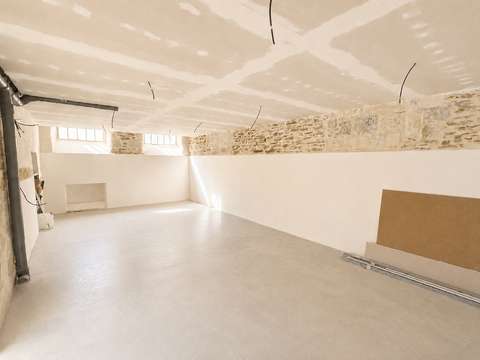 NANTES HYPERCENTRE – Grand garage / espace de