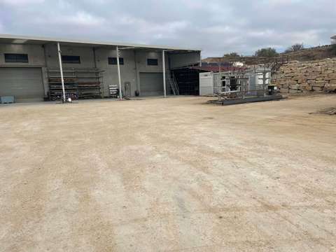 Espaces de stockage intérieurs et extérieurs sécurisés –