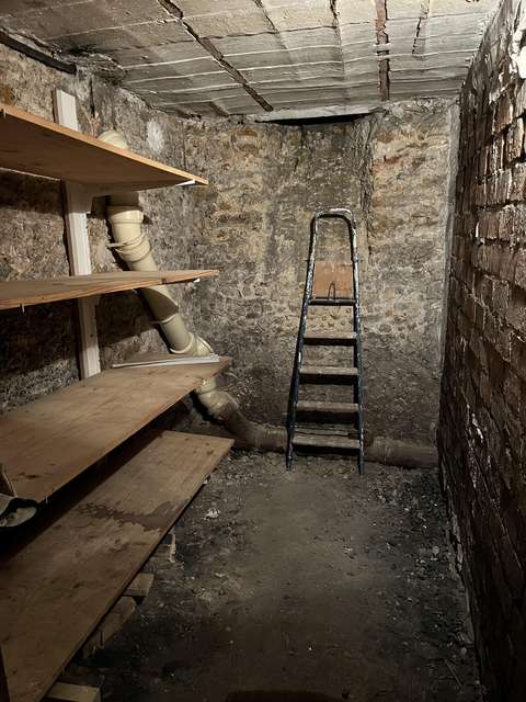 Cave dans immeuble sécurisé