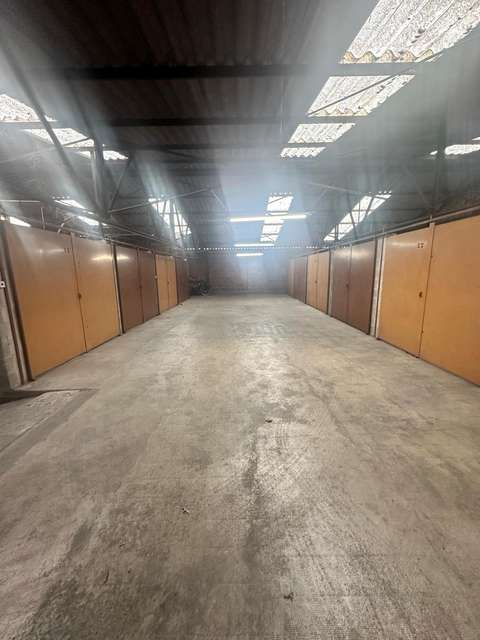 Box de stockage - Garde meuble - Parking
