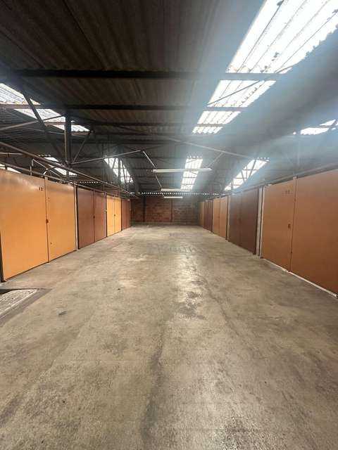 Box de stockage - Garde meuble - Parking