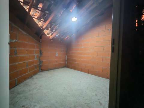 Cellier cave 3eme étage 8m² (16 m3), quartier