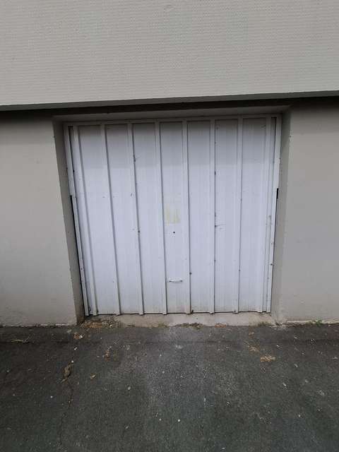 Garage 17 m² proche centre-ville La Roche Sur
