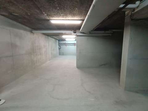 Local / Box / Stockage / Cave /