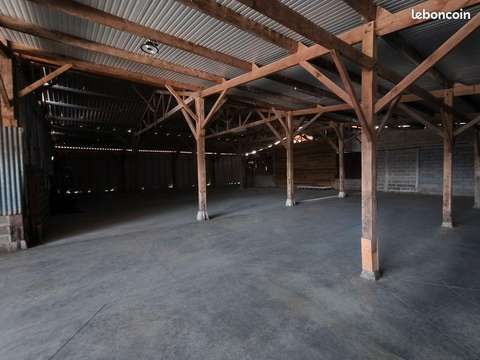 GRAND ENTREPÔT DE STOCKAGE SÉCURISÉ DE 600 M²