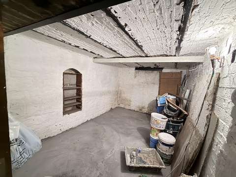 Cave 14 m² – Propre & sécurisée –