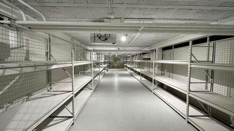 ESPACES DE STOCKAGE / ARCHIVAGE / GARAGES À