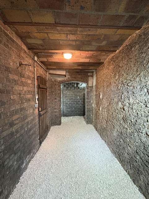 Grande cave saine et sèche de 12 m²