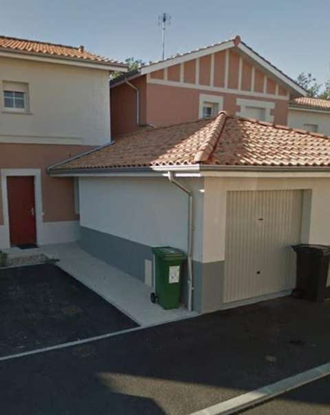 Location grand garage sécurisé 19m2 : stockage ou