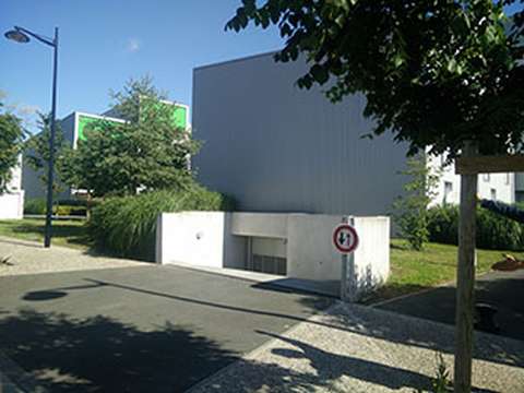 Garage fermé à louer