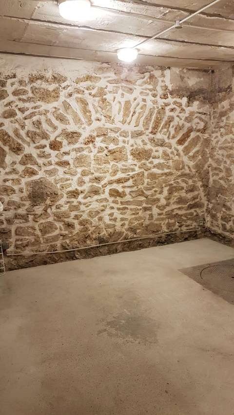 Grande cave rénovée à Paris 10ème