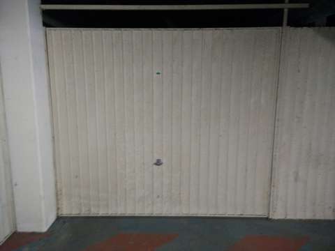 Garage boxé à louer