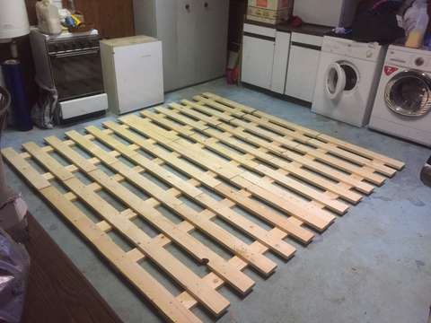 Espace de rangement sous-sol dans maison