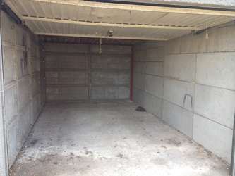 Grand garage