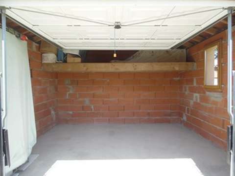 BOX / GARAGE / GARDE MEUBLE FERME ET