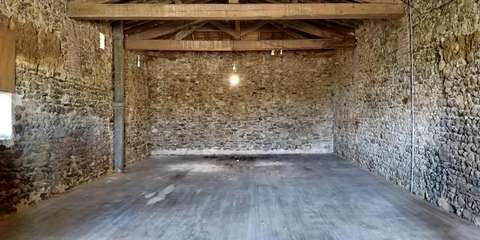 Hangar 110m2 à Condrieu, stockage sécurisé
