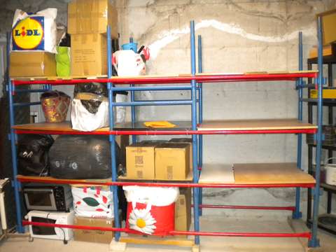 Espace de stockage sur étagères