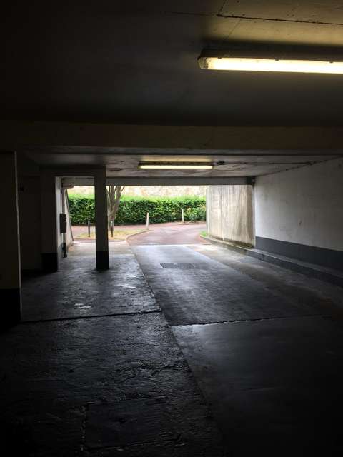 Garage fermé sécurisé pour 2 roues