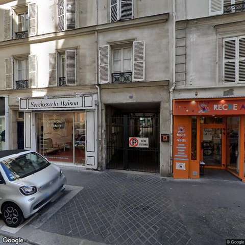 Cave fermée et sécurisée 17ème