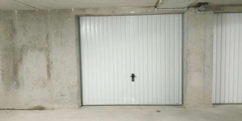 Très grand garage / St Denis les Bourg