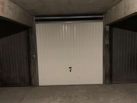 Garage de 13m² en sous sol à LA