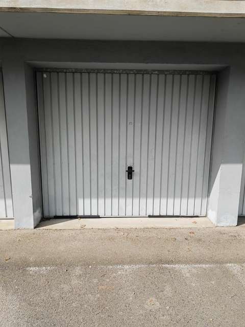 Grand garage à louer de 17m² envirion