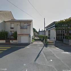 Garage en ville à louer