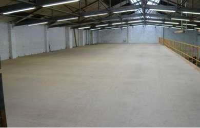 Grand hangar pour stockage à louer