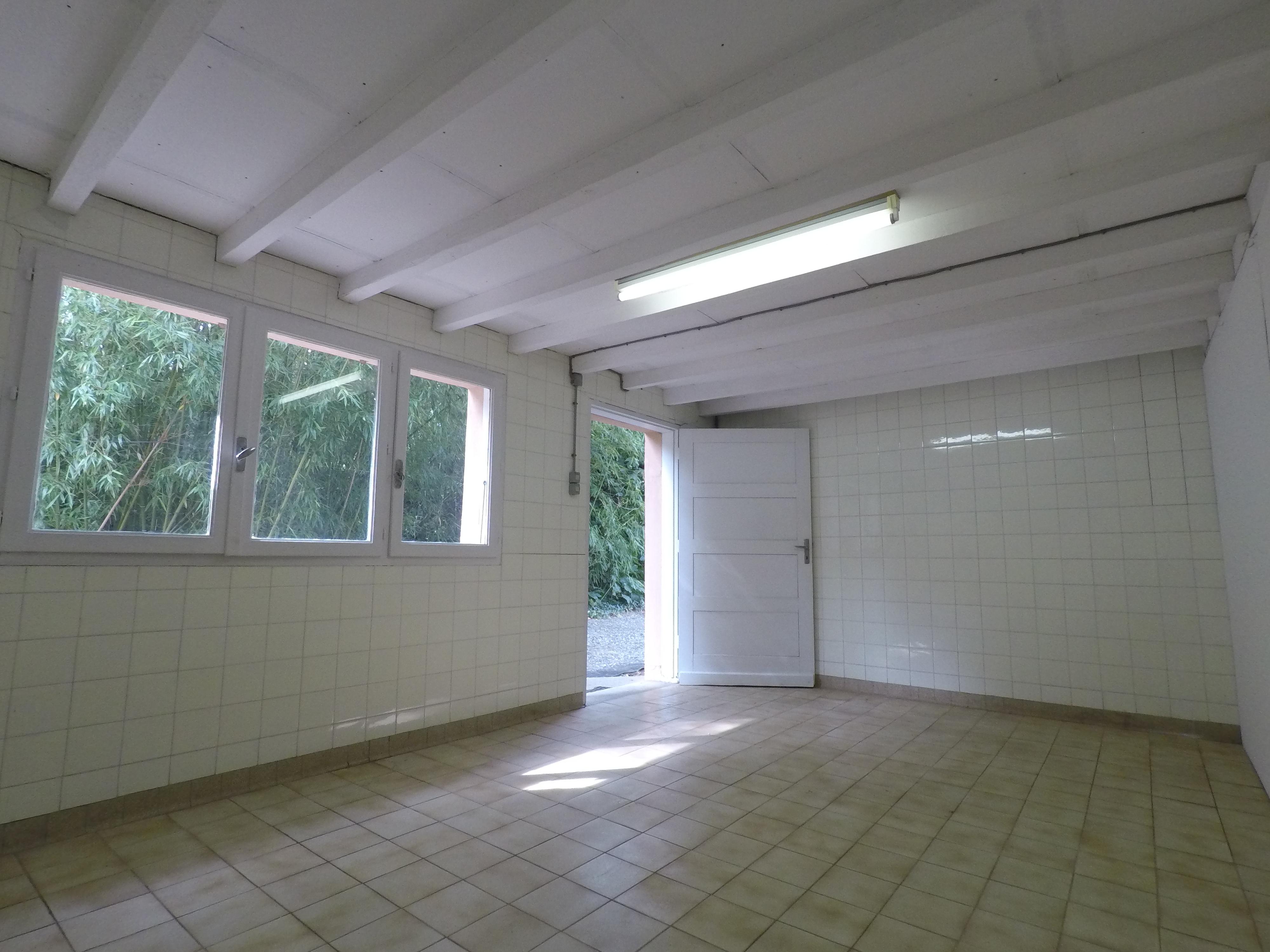 pièce dans local d'une ancienne concerverie