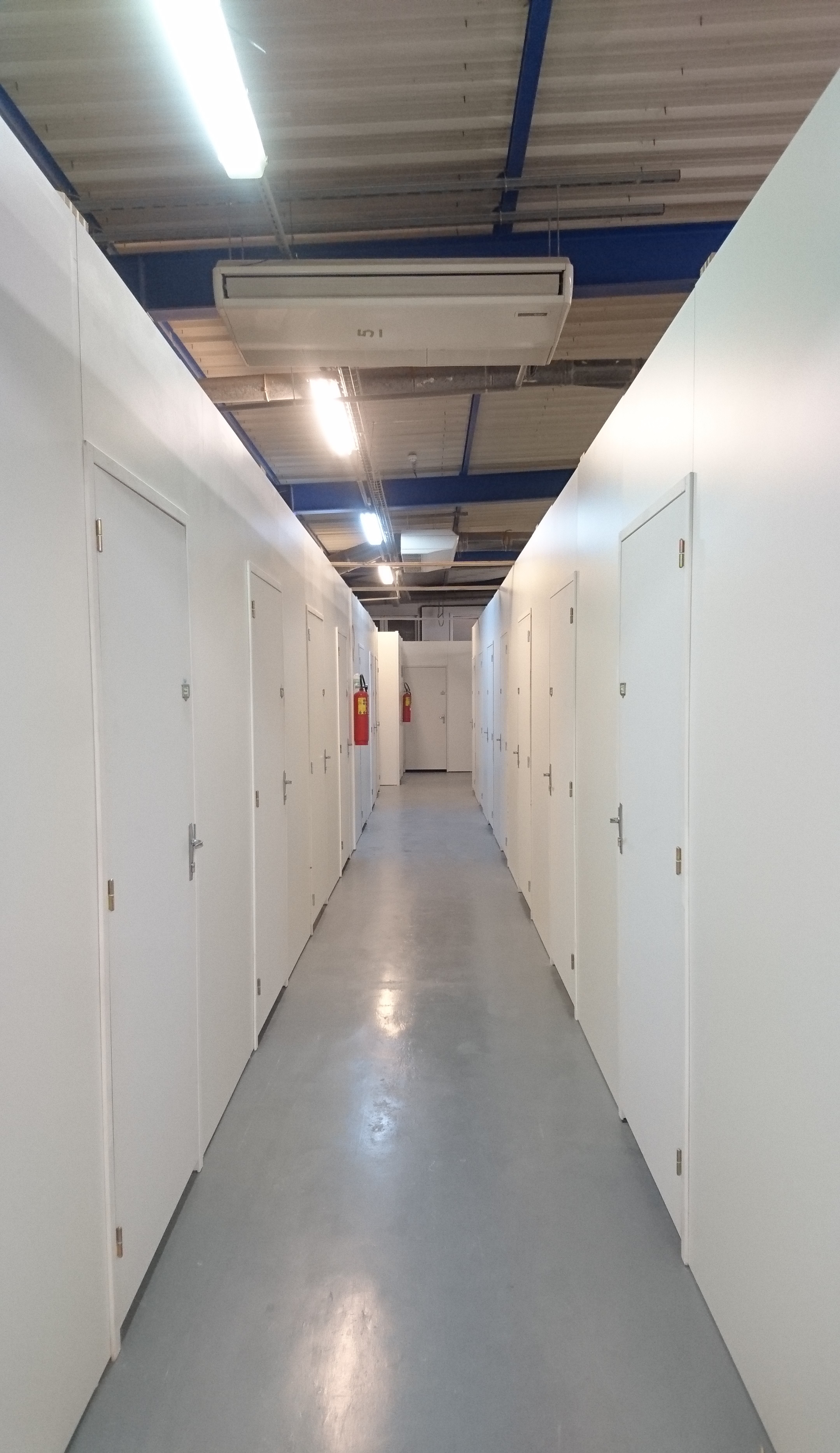 Box 10 m² de self stockage fermé sécurisé