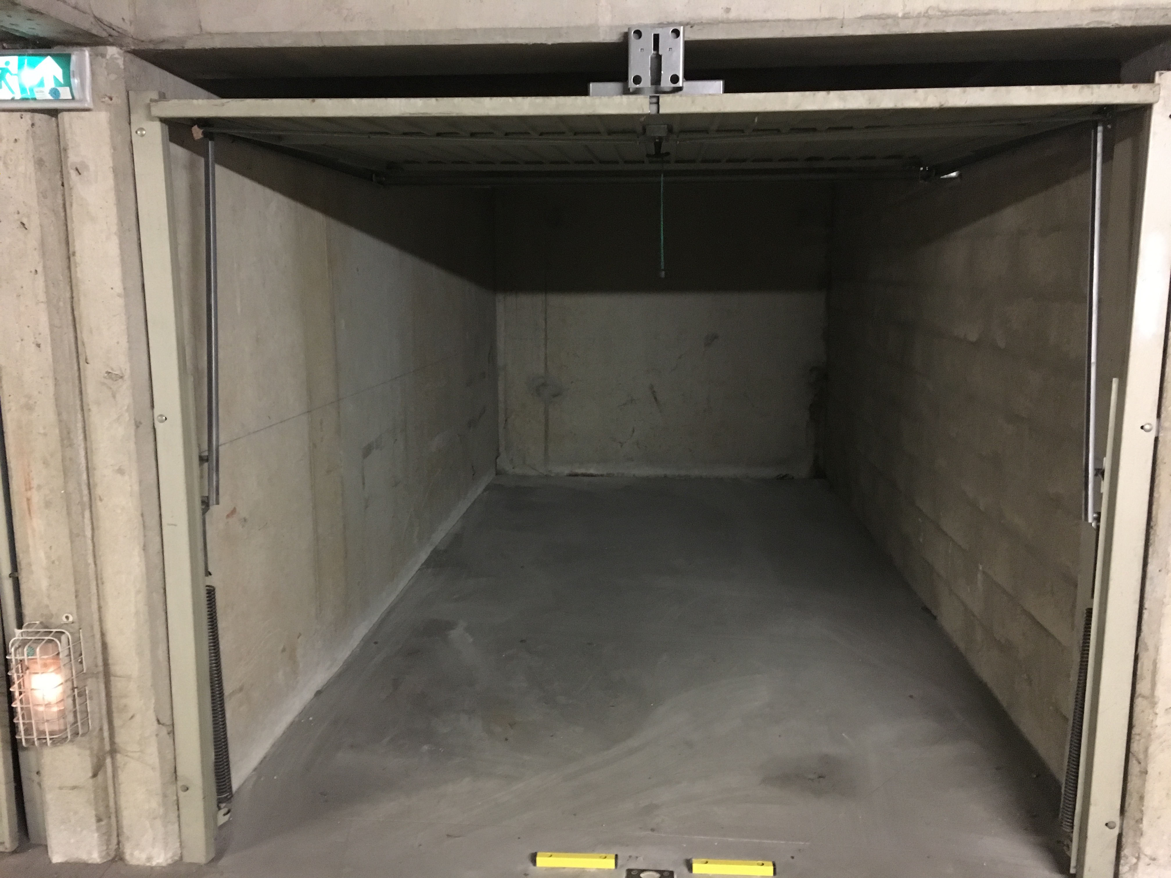 Garage à louer  sur  Achères