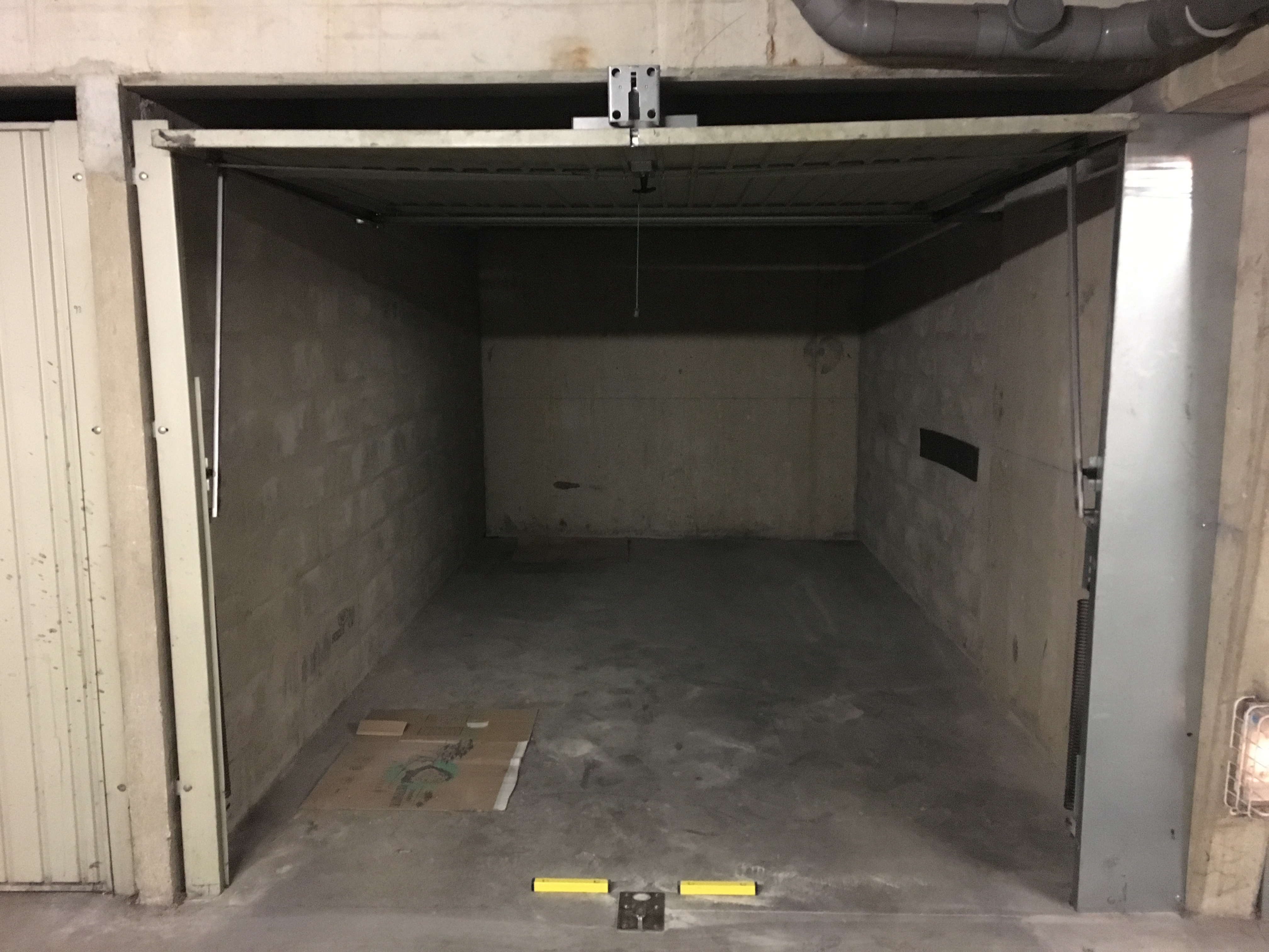 Garage à louer à Achères