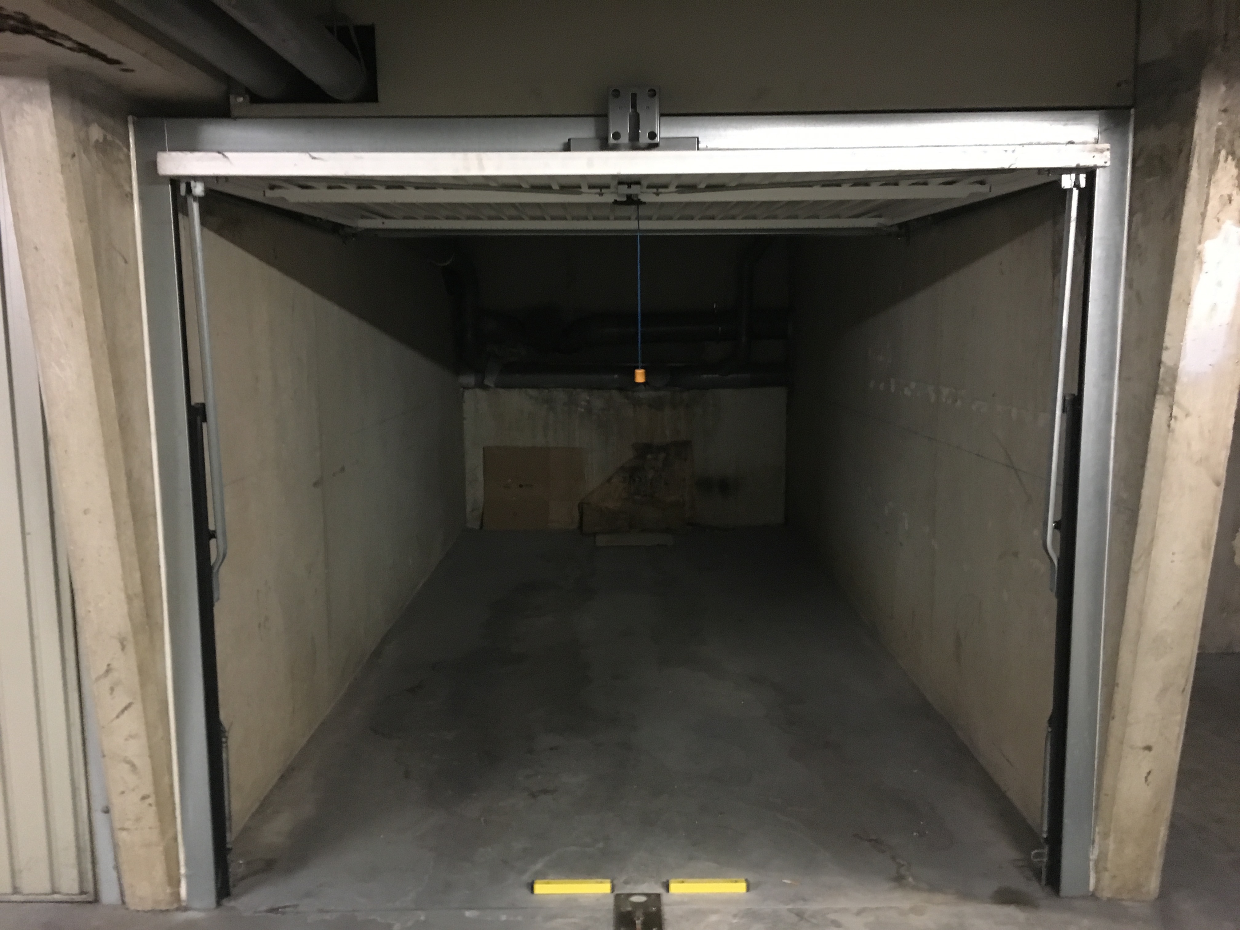 Garage fermé à Achères