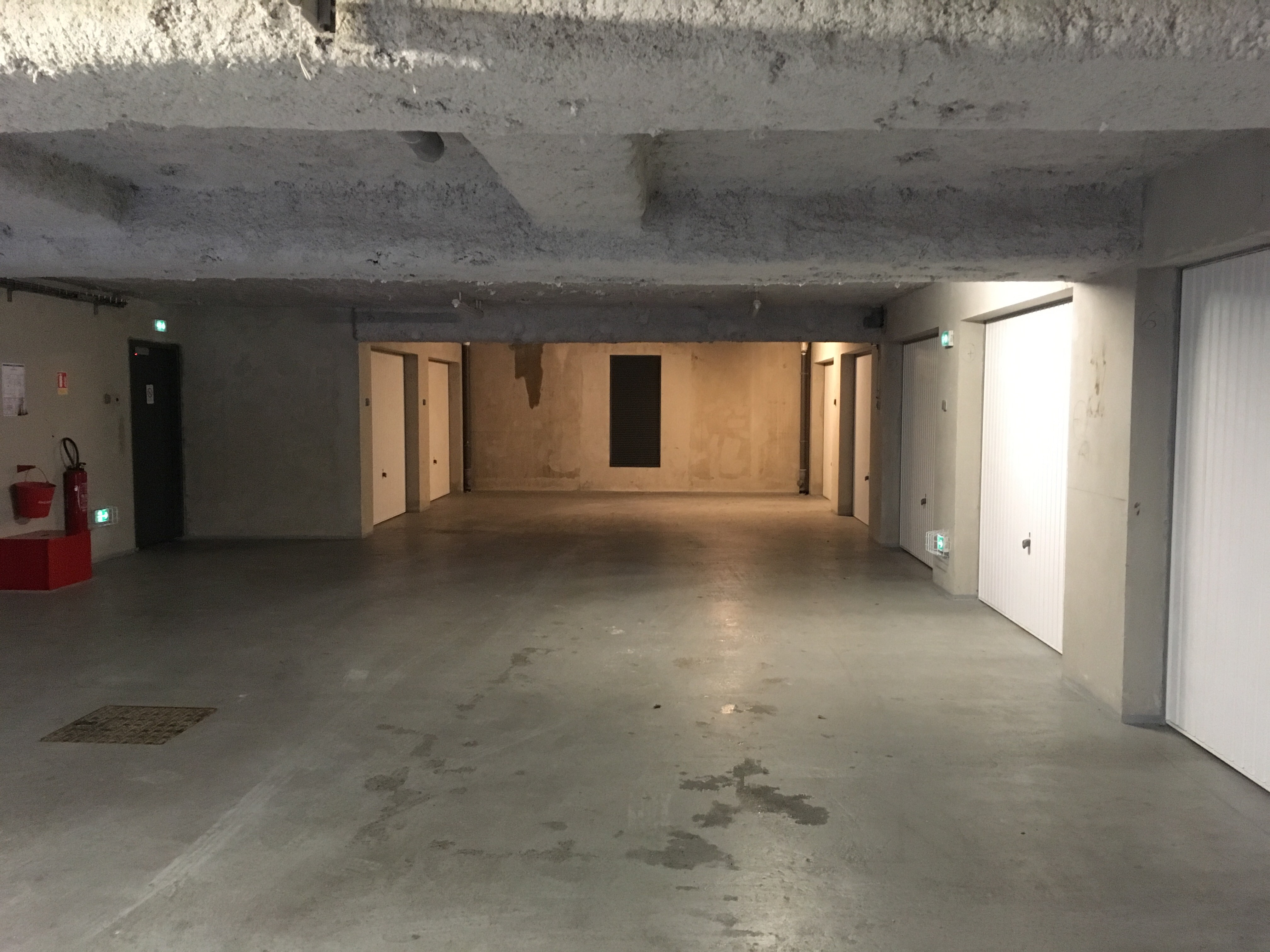 Garage à louer au centre de St Aubin
