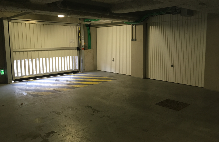 Garage / Stationnement fermé / Saint Aubin lès
